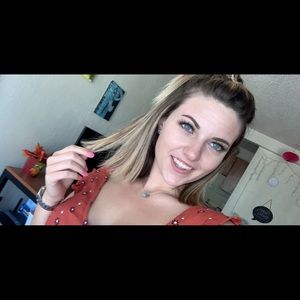 Meet your Posher, Alexandra